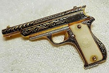 ANCIEN BIJOU BROCHE Revolver Pistolet Or de Tolede Toledo Celluloid Beige # K11