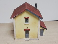 ECHELLE HO. MAQUETTE DIORAMA PETITE MAISON AVEC APPENTIS (D)