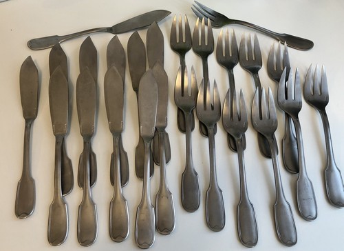 12 couverts à - 🐟,