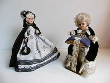 LOT DEUX POUPÉES FOLKLORIQUES DONT DENTELLIÈRE DE BRUGES - VINTAGE - BEL ÉTAT