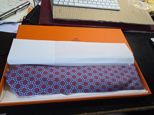 Cravate hermes dans boite - sa,