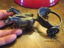 Ancien Attelage style Char romain aux chevaux en Alliage Plomb 351Gr