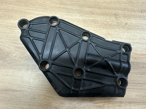 Une protection moteur cache - une,