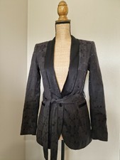 IKKS : SUPERBE VESTE NOIRE CEINTURÉE ASTÉQUE TON SUR TON SMOCKING 