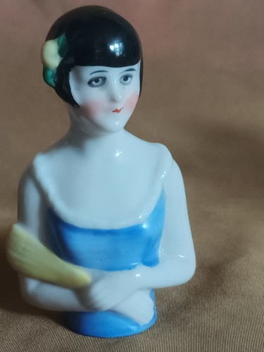 Demi figurine half doll - half,