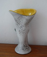 Joli vase forme Libre huguette