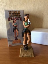 FIGURINE STATUE LARA CROFT