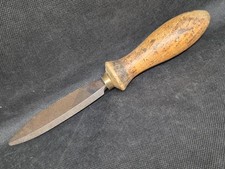 Ancien outil bourrelier