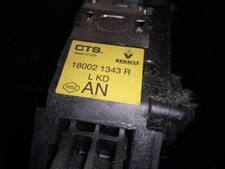 180021343R THROTTLE PEDAL /