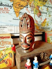 Masque religieux Népal bois