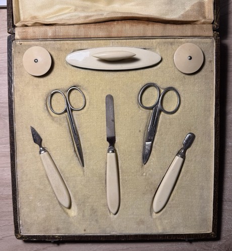 Boite kit manucure - de,