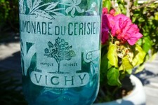 siphon eau de seltz. Superbe siphon turquoise à torsades. Cerisier. VICHY