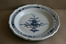 Plat en céramique- Cul Noir -fond bleu clair