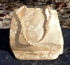 Sac à main satin doré