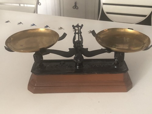 Petite balance plateau - À,