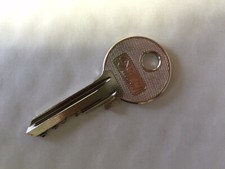 Clé modèle intermédiaire clef baby foot Bonzini B60 - 1995 à 2012