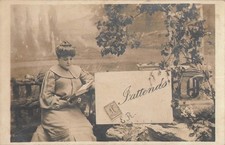 CP NOIR BLANC FEMME CHIGNON