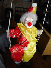 ancienne poupée de clown multicolore grande taille tete porcelaine et tissus