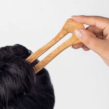 Pique à Cheveux en Bois d’Olivier – Élégante, Durable et Écoresponsable