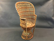 Ancien petit fauteuil style emmanuelle en osier de poupée vintage jouet ancien