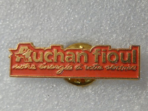 Pin auchan fioul - pin's,