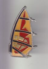 RARE PINS PIN'S ..  SPORT NAUTIQUE WINDSURF PLANCHE A VOILE ROUGE & JAUNE ~DR