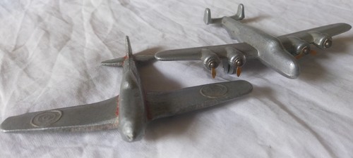 Ancien jouet petit avion - avion, en