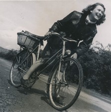 Guy Tabourdeau femme à la bicyclette cachet ADEP
