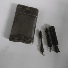 ancienne boite a graisse et brosse nettoyage fusil