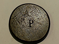 LOT DE UN ANCIEN PALET DE JEUX EN BRONZE DU XIX EME  74,3 GR / 4,5 CM- LETTRE  P