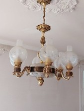 Lustre En Bronze 6 Branches Plus Un Éclairage Central Dans La Coupelle