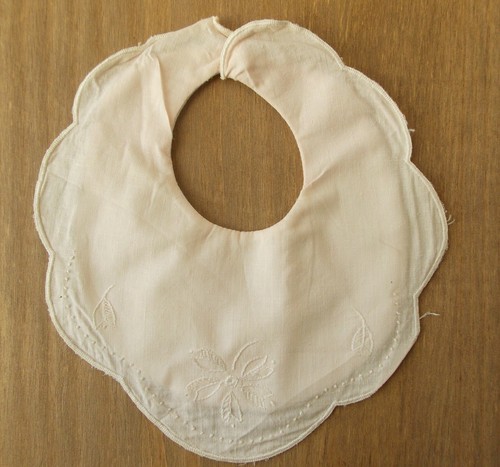 Ancien bavoir col - bavoir, dentelle
