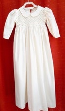 Vintage . Longue robe de baptême 12 mois  avec son bonnet en coton . 80's .