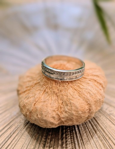 Bague blanc sertie de - en,