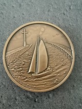 MEDAILLE BRONZE VILLE DE COURSEULLES SUR MER / VOILIER / 1984 / 72 MM 220 G