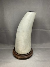 VASE CÉRAMIQUE LAQUE INCRUSTATION DE COQUILLES D’ŒUF STYLE JEAN DUNAND , ART .