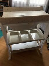 table a langer/baignoire beige quasiment jamais utilisée