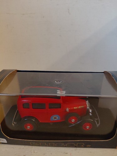 Ford 1932 fordor fire - 8,