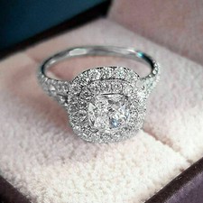 Bague Ronde Double Halo En Diamant Simulé De 1,75 Ct En Or Blanc Plaqué 14K