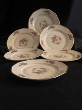 Assiettes à dessert, signées