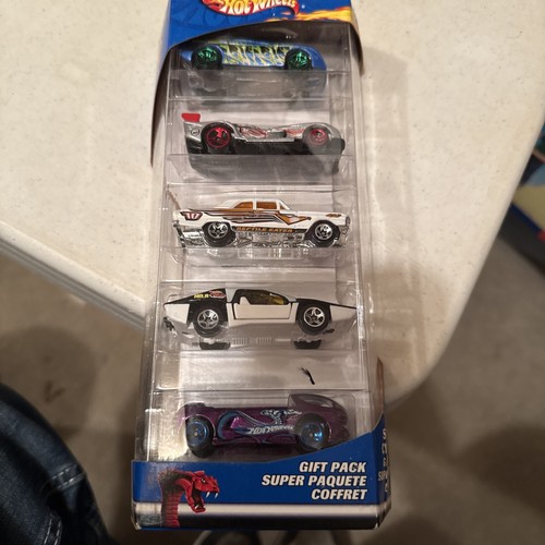 Hot wheels serpent cyclone - hot,