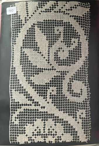 Dentelle ancienne sur carton - ancienne,