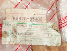 LEVE GLACE GAUCHE HIACE 1989 TOYOTA OEM REF 69820-95J02