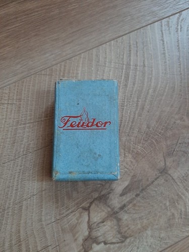 Ancien briquet feudor dans son - ancien,