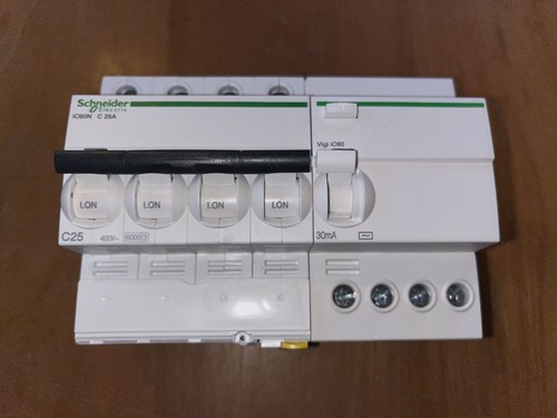 Disjoncteur a9f74425 - disjoncteur,