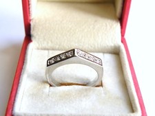 Jolie bague originale demie-alliance or blanc brillants cz T 52