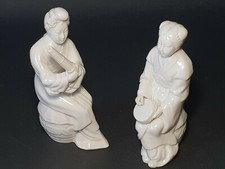 ? Chine ? statuette, figurine en porcelaine ou faience signature à identifier 