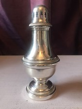 TRÈS BELLE SAUPOUDREUSE EN MÉTAL ARGENTÉ CHRISTOFLE GALLIA