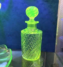 ancien grand flacon à parfum en cristal ouraline BACCARAT modèle BAMBOU 17,5 cm