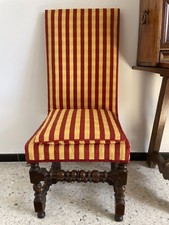 Authentique chaise d’ époque Louis XIV, avec coussin et rideaux assortis